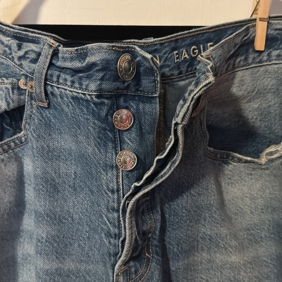 American Eagle 90's Boyfriend Women's Distressed Button Fly Denim Jeans Size 6 S - Picture 5 of 13